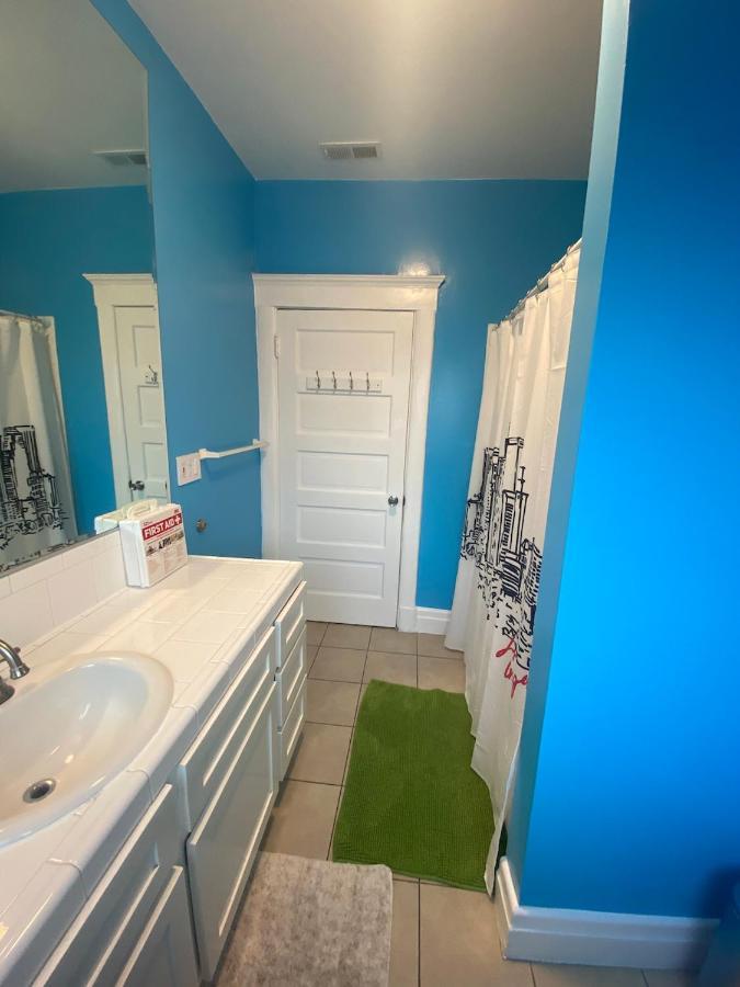 Habitación en casa particular Private Angeles - Free Wifi, Ac, Tv, Private Fridge, Kitchen, Near Usc - Exposition Park - Usc Memorial Coliseum - Banc Of California Bmo Stadium - Downtown Angeles Dtla - Of Southern California Usc!! *